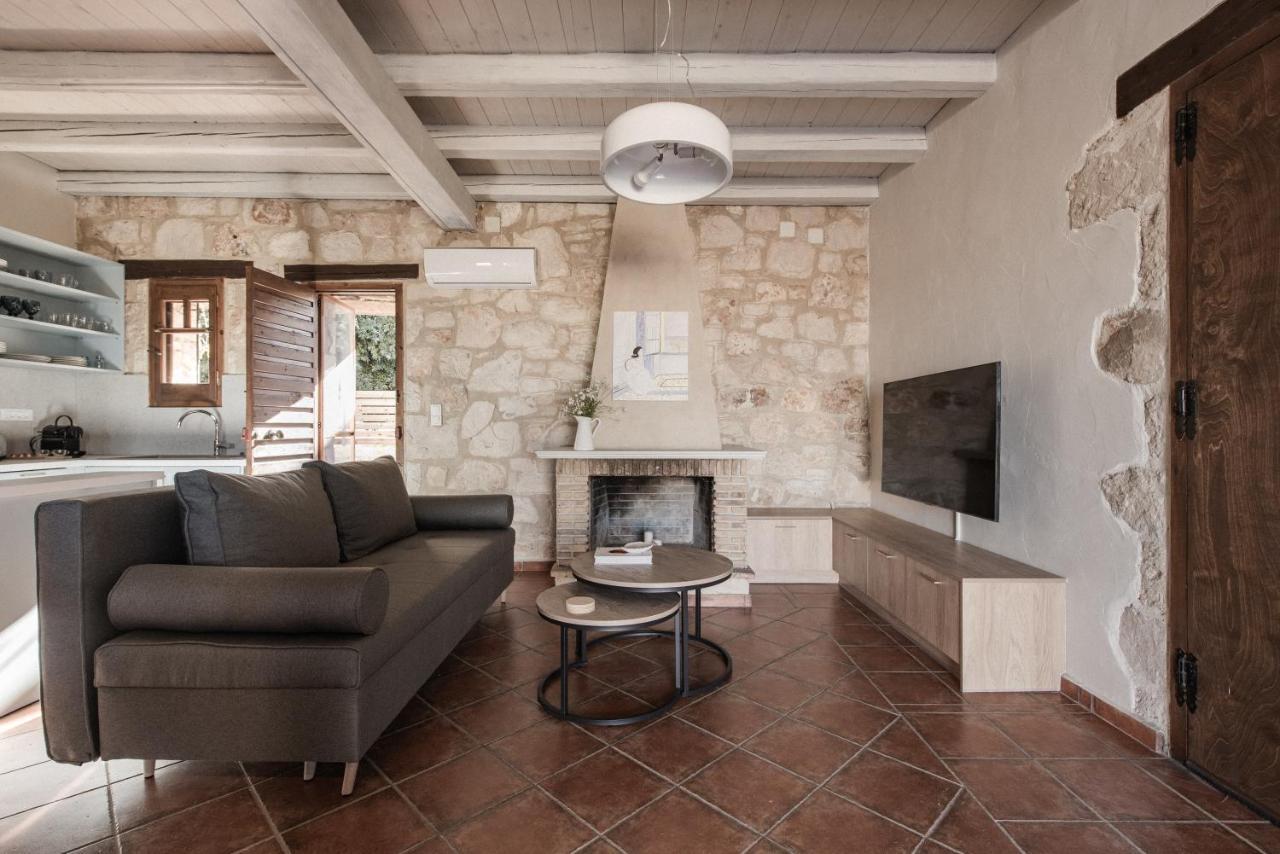 Viatzo Villas - Eclectic Villas With Heated Saltwater Pools Mouzákion 외부 사진