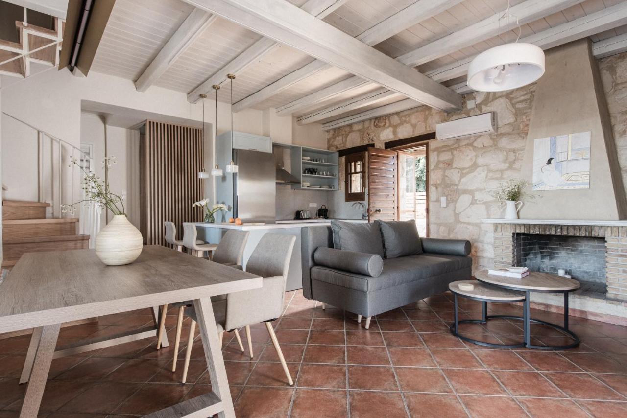 Viatzo Villas - Eclectic Villas With Heated Saltwater Pools Mouzákion 외부 사진