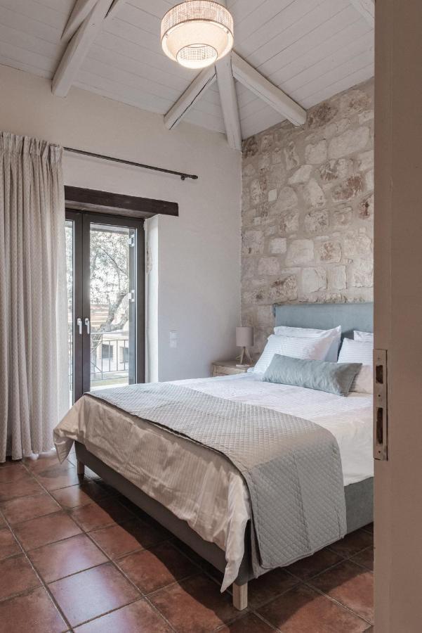 Viatzo Villas - Eclectic Villas With Heated Saltwater Pools Mouzákion 외부 사진