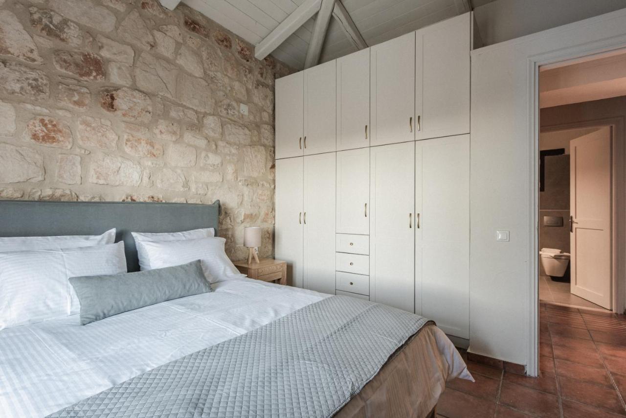 Viatzo Villas - Eclectic Villas With Heated Saltwater Pools Mouzákion 외부 사진