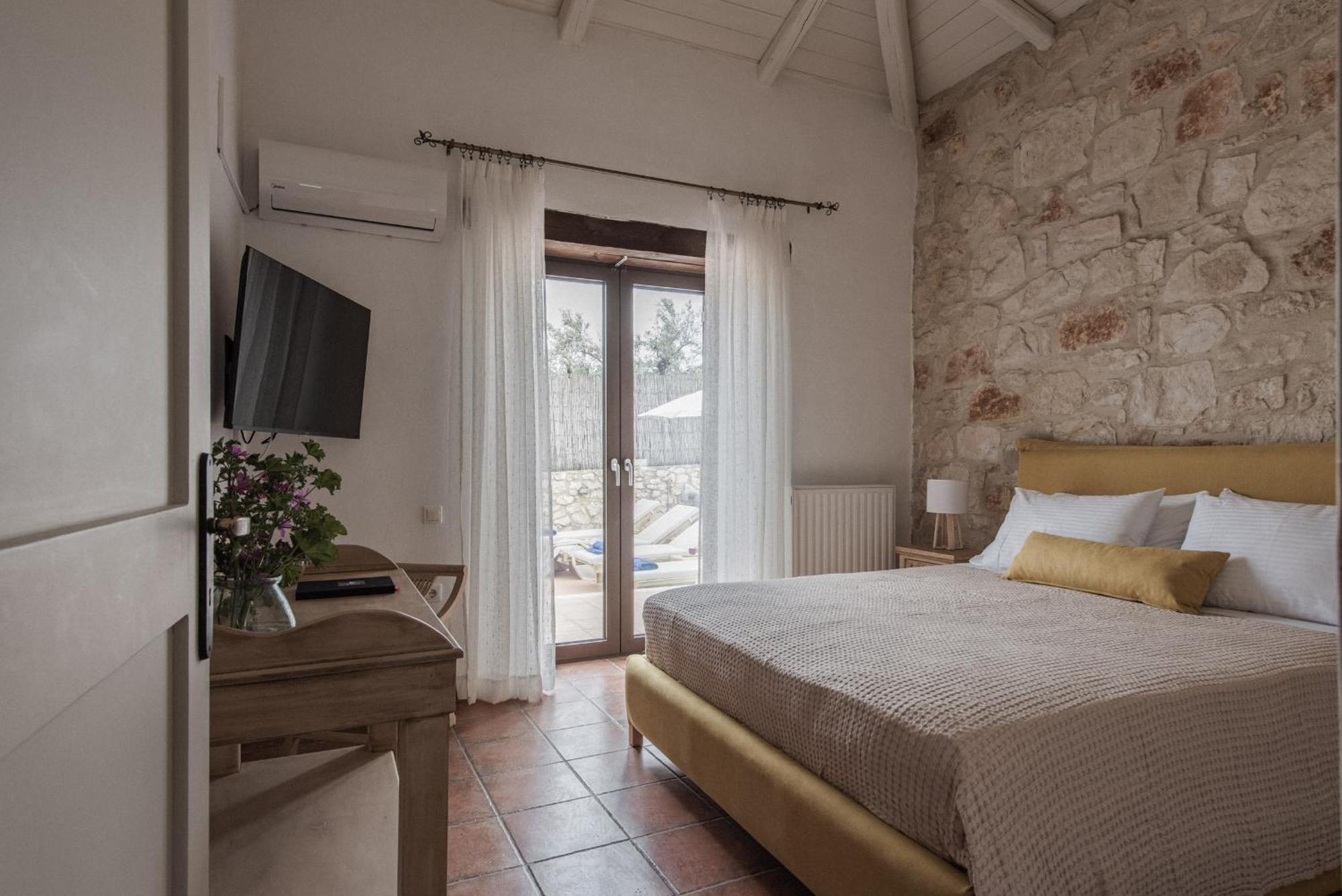 Viatzo Villas - Eclectic Villas With Heated Saltwater Pools Mouzákion 외부 사진